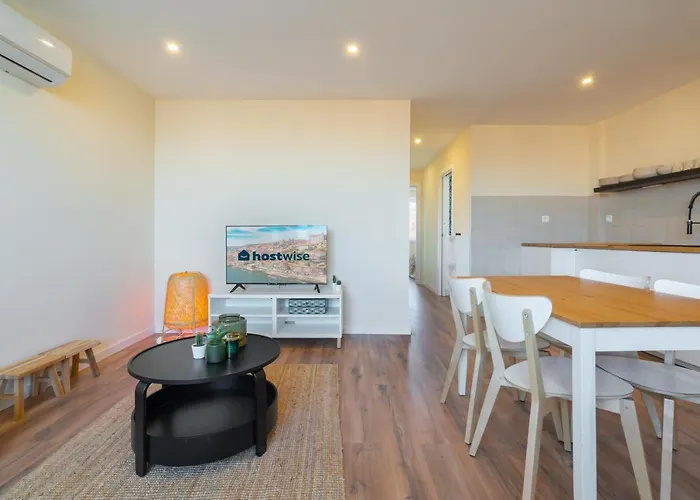 Host Wise - Fantastic Contemporary Flat W Balcony