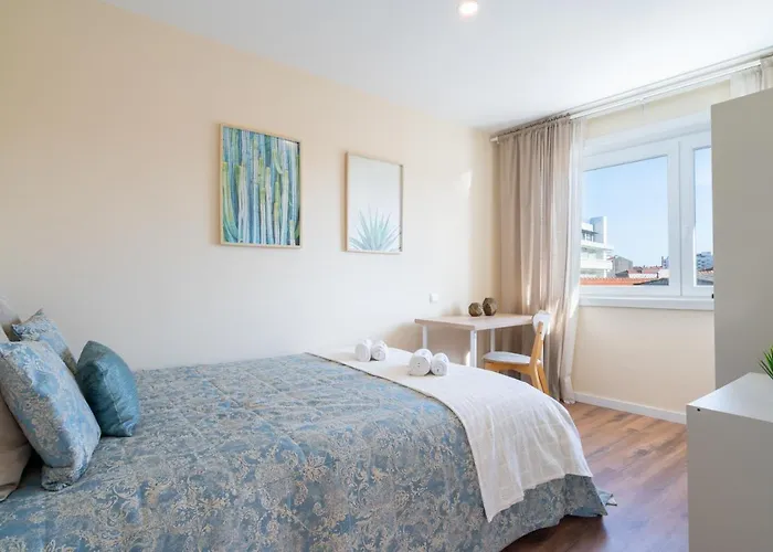 Host Wise - Fantastic Contemporary Flat W Balcony