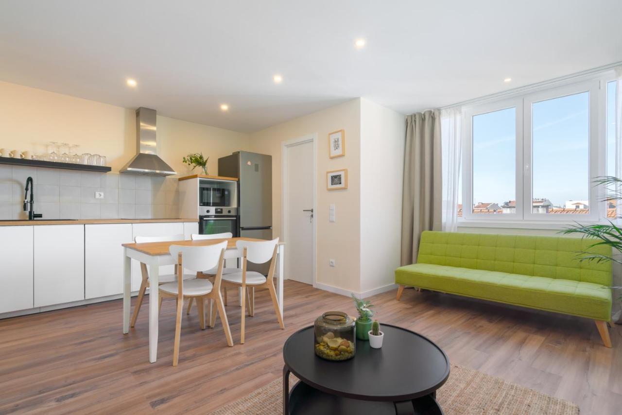 Host Wise - Fantastic Contemporary Flat W Balcony *